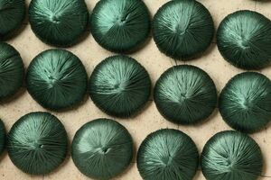 即決 未使用 グリーン シルク くるみボタン φ13mm 緑 包み シルク糸 フランス買い付け アンティーク