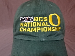 激レア USA購入【NIKE】USカレッジアメフト【OREGON DUCKS】【Tostitos BCS NATIONAL CHAMPIONSHIP ARIZONA 2011】ロゴ刺繍入りCAP 中古品