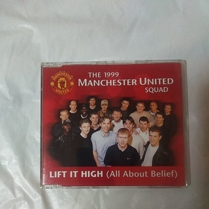 THE 1999 MANCHESTER UNITED SQUAD /LIFT IT HIGH(All About Belief)