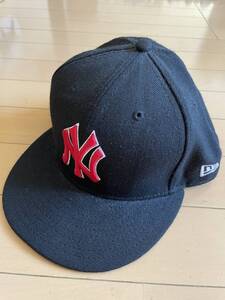 正規品 ほぼ新品 NEWERA 59FIFTY ニューエラ キャップ 帽子 野球帽 5950シリーズ ヤンキース 58.7cm ユニセックス ハット 