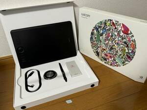 (中古) Wacom Intuos Pro M / 新品Proペン・アクセサリー付き (PTH-660/K0)