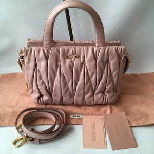 美品　miu miu ミュウミュウ マドラス　マテラッセ　レザー　ショルダー　バッグ