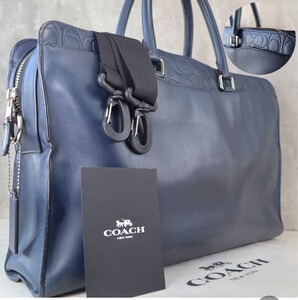 近年モデル 美品 コーチ COACH メンズ 2way 3室 ブリーフケース ビジネスバッグ エンボス 型押し シグネチャー 紺 A4 PC レザー ビジネス