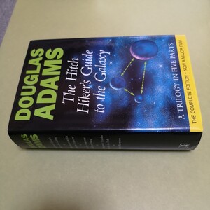 ◎DOUGLAS ADAMS The Hitch Hiker