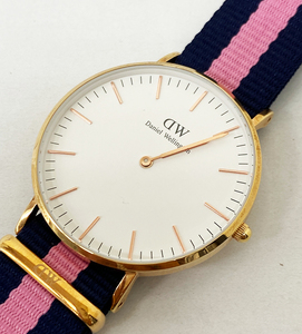 ダニエルウェリントン Daniel Wellington DW00600033 オフホワイト ユニセックス 男女兼用 新品未使用　長期保管品　電池交換済み