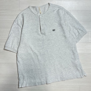 SCYE BASICS/サイ ベーシックス/鹿の子/ヘンリーネックTシャツ/ワンポイント/サイワッペン/ノーカラー/ポロシャツ/5120-21716