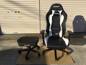 ●営TT178-160A-300D AKRACING ゲーミングチェア ブラック / ホワイト オフィスチェア AKレーシング オットマン付き 2個口