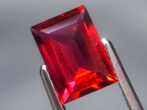 0.71ct a 新品・超希少石ビクスバイト 赤いエメラルド 　バイロン社製造品 合成ベリル