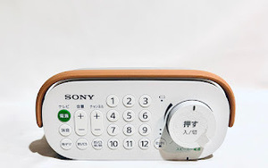 no681 ソニー(SONY) お手元テレビスピーカー 防滴対応/「声」専用スピーカー搭載 テレビリモコン一体型 2020年モデル SRS-LSR200
