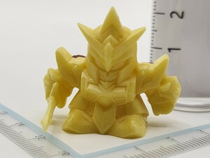 ガン消し SDガンダム 仮面騎士 ナイトガンダム 黄色[24e29検]GUNDAM消しゴム フィギュアFigurine塩ビ ゴム人形 外伝 円卓の騎士 武者頑駄無