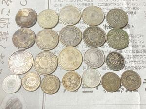 日本の銀貨　まとめて22枚セット　小型50銭銀貨　20銭　10銭　100円など　古銭　近代銭