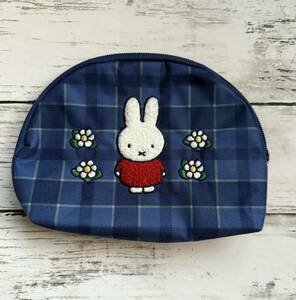 未使用★miffy/ミッフィー★刺繍　チェック　ポーチ　化粧ポーチ　メイクポーチ