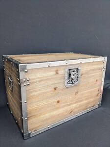 ii690● ウッドボックス 54×34.5cm 木製 アルミフレーム 撮影小物 収納箱 WOODEN BOX 什器 アンティーク調/140