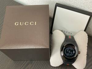 【現状稼働品】GUCCI グッチ SYNC シンク 137.1 メンズ腕時計 ラバーベルト シェリーライン ブラック 黒文字盤 クォーツ