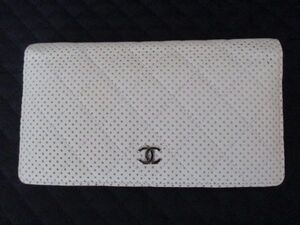 L2536【CHANEL/シャネル】長財布/マトラッセ/パンチングレザー/白・ホワイト系/ココマーク/二つ折り/パンチングドット/ウオレット/小銭入れ