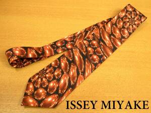 ☆日本製 ISSEY MIYAKE イッセイミヤケのグラフィック柄ネクタイ☆銅色コッパー　大剣幅7.7㎝ 