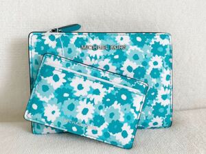 MICHAEL MICHAEL KORS　マイケルコース　レディースコンパクト二つ折り財布　新品　TILE BLUE