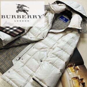 j5 極美品【超極暖ボリュームダウンを纏う】参考価格15万●BURBERRY BLUE LABEL●大人の白〜ダウンコート バーバリーコート レディース 38