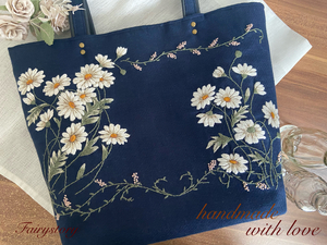 ハンドメイド◇手刺繍◇マーガレット◇トートバッグ◇リネン100％◇ネイビー◇刺繍◇花