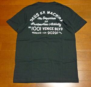 DEUS EX MACHINAデウスエクスマキナ * バックプリント * ロゴ半袖Tシャツ * 黒ポケットＴ * メンズＭ～Ｌ
