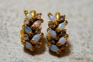 10 天然オパール opal ゴールドカラー イヤリング ヴィンテージ アクセサリー アンティーク 天然石 宝石 色石 カラーストーン 装飾品