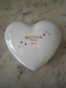 ゴディバ　GODIVA　陶器製ケース　ハート型　2012年バレンタイン限定　専用プラスチックケース付き　美品　洗浄済み　