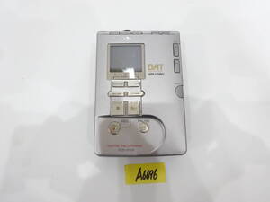 SONY TCD-D100 DAT WALKMAN ソニー DAT ウォークマン 通電OK ジャンク　M6696