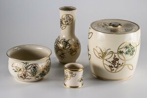 【古美術】 杉田祥平 清閑寺窯 色絵金彩七宝つなぎ草花画 皆具 共箱 D819 水指 建水 蓋置 杓立 古美術 骨董 古玩 陶芸 茶道具