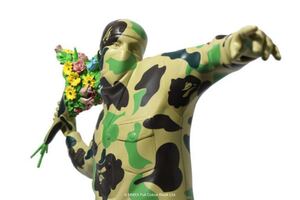 新品　送料　無料　バンクシー　ベイプ　フィギュア　フラー　Banksy Bape flower a bathing ape ベアブリック　　be@r brick medicom toy