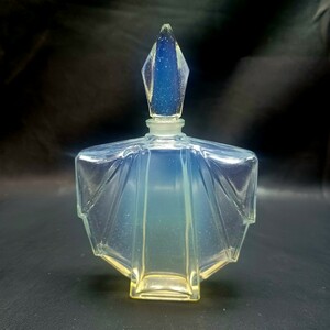 【香水瓶】FRANCE製★オパールセント パフュームボトル★オパルセント オパーリン 乳白 水色 ガラス