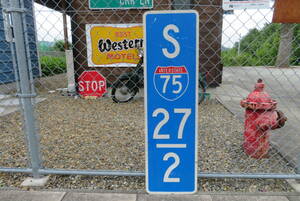 INTERSTATE75 ロードサイン 反射板 駐車禁止 ヴィンテージ アメリカ 看板 道路標識 ガレージ インテリア USA USED（A-42） 