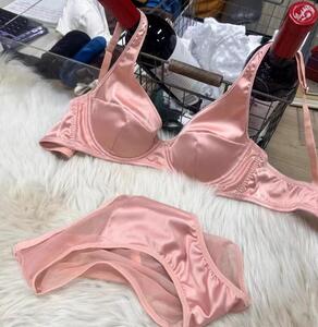 842　インナーウエアladiesレディース◇　魅惑Style　sexy　◇　　綺麗　　セット　光沢　　ブラジャー　ショーツ　pink