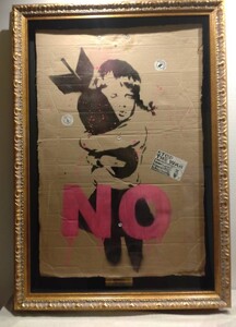 破格！Banksy(バンクシー)2003年、イラク戦争デモで使用、本物の段ボール看板、Bomb Hugger◆当時のステッカー付◆9.10枚目参考◆Dismaland