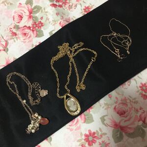 ネックレス3個セット 左アクシーズファム 中央カメオ 右 リボン　アクセサリー