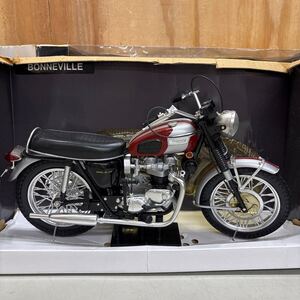 ニューレイ 1/6 トライアンフ ボンネビル 模型 プラモデル TRIUMPH