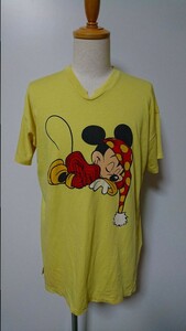 ☆USA製 80´s90´s DISNEY ディズニー ミッキー Tシャツ ヴィンテージ プリント スリット イエロー【L】古着　　　　　　　◆8824◆