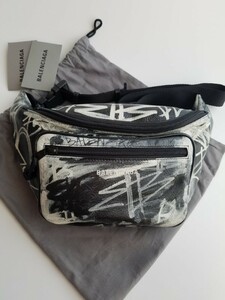 新品 BALENCIAGA バレンシアガ Explorer Graffiti ベルトバッグ ブラック 529550210L51090 国内完売 入手困難