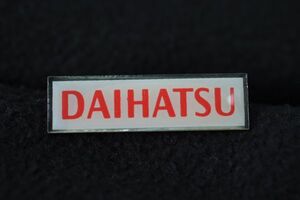 〇 DAIHATSU ピンバッジ 3Dエンブレム W28mm rcitys ダイハツ欧州 タント ムーヴ ミラ タフト トール ロッキー キャスト ハイゼット4wd suv