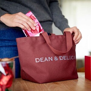 国内直営店購入☆DEAN & DELUCA チャリティートート2024　レッドビーンズ Sサイズ　ディーンアンドデルーカ　トートバッグ　エコバッグ赤茶