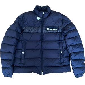 美品 モンクレール MONCLER SERVIERES ダウンジャケット ワッペン着脱可 E20914194085 68352 紺色 ジップアップ ネイビー 2サイズ 軽量