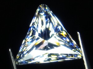 5.65ct 10㎜辺 トリリアントカット・5Aランクの上質なキュービックジルコニア 人の手が一切触れていない完全未使用新品