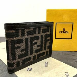 ☆送料無料☆ 未使用品 FENDI 二つ折り財布 ズッカ柄 箱付き 395