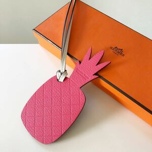 HERMES ハワイ　限定　パイナップル　チャーム　ピンク　ブルー　エルメス　新品　ワイキキ