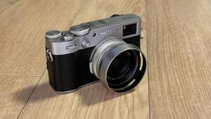 【美品】FUJIFILM X100V （シルバー）　レンズフード、プロテクター、オリジナルポーチ付き！