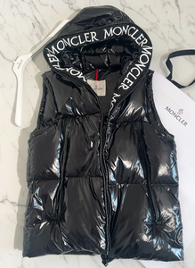 【美品】MONCLER モンクレール フード ダウンベスト