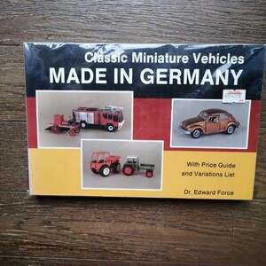 送料込! 未使用品 MADE IN GERMANY ドイツのクラッシクミニカー書籍です。 Schiffer 絶版本 Classic Miniature Vehicles ページ数多いです