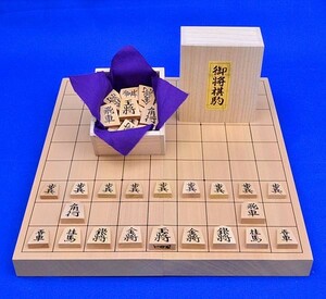 将棋セット　新桂10号折将棋盤セット(木製将棋駒黄楊上彫駒)【囲碁将棋専門店の将碁屋】