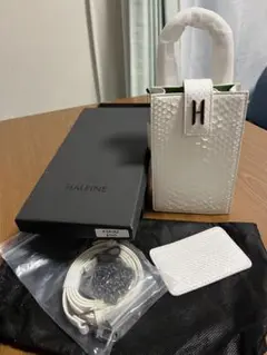 【新品】HALEINE（アレンヌ）スマホショルダー　ホワイトパイソン