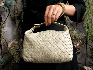 ●美品●BOTTEGA VENETA ボッテガ ヴェネタ●イントレチャート●ラム レザー 本革●バニティ ハンド バッグ●アイボリー●G金具●Js52182