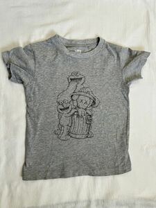 ユニクロ 半袖 キッズTシャツ KAWS カウズ セサミストリート 120